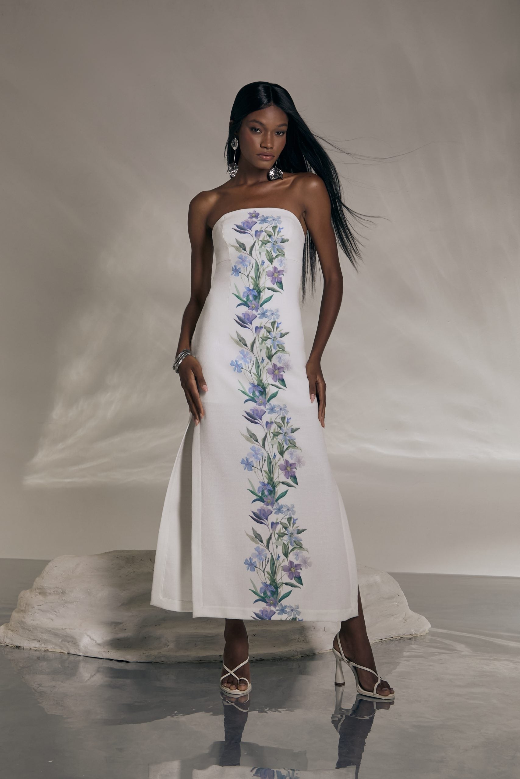 Vestido Tyla Patch Flowers Off Ammis Moda