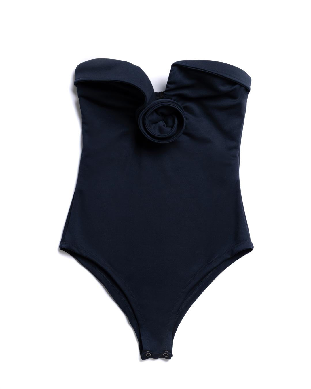 Body feminino tomara que caia com aplicação floral em relevo AMMIS