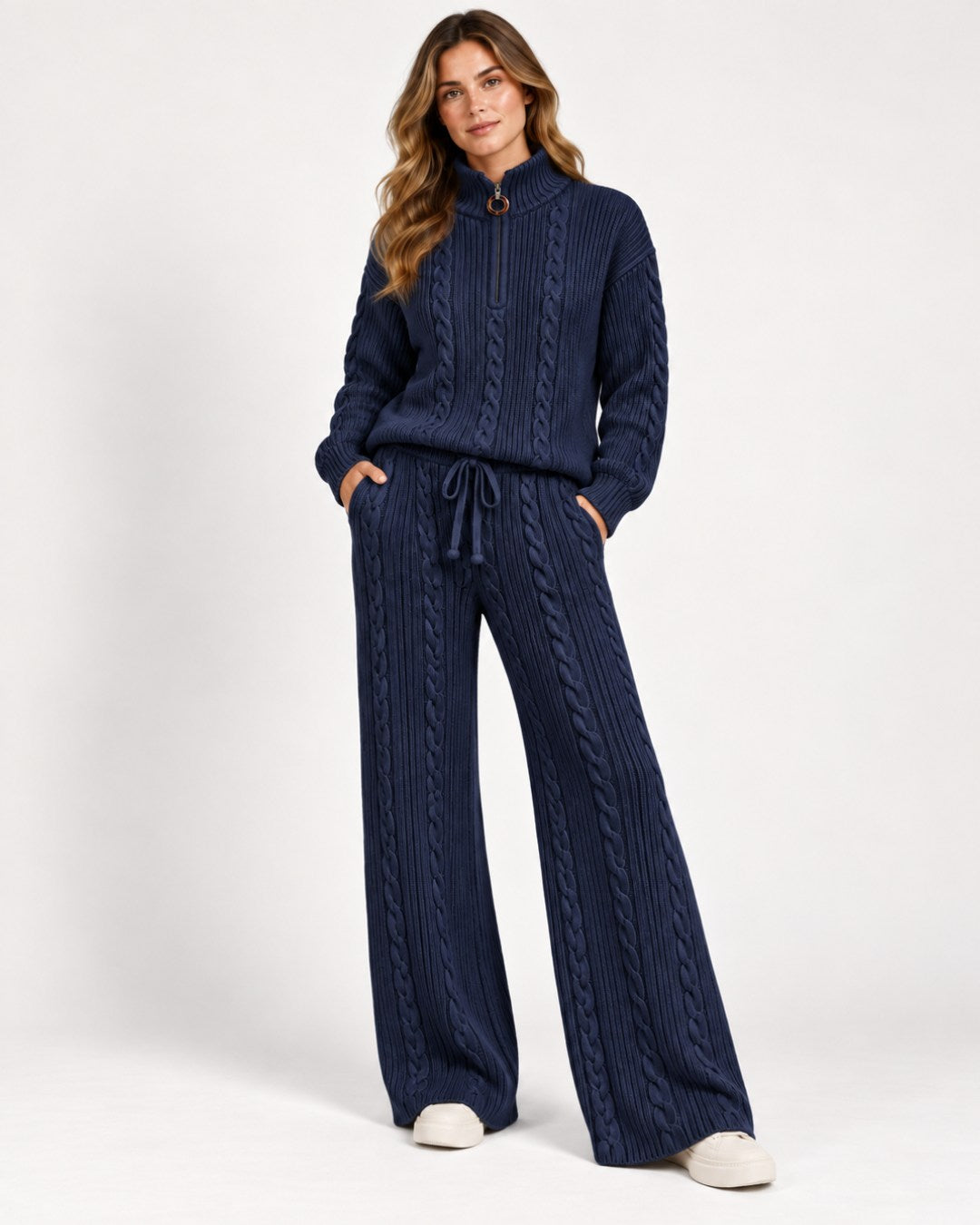 Calça feminina de tricô texturizado com gola alta, zíper e detalhes trançados