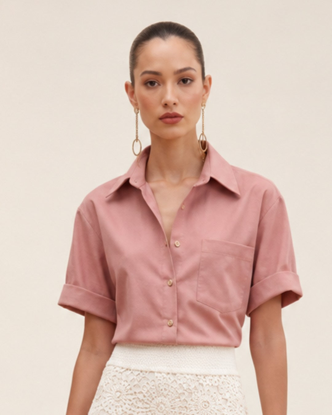 Camisa feminina de modelagem tradicional com botões dourados personalizados AMMIS