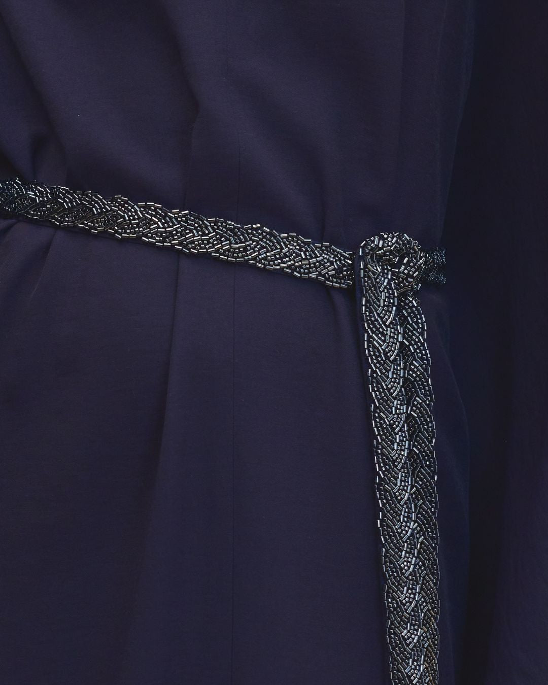 Vestido longo feminino azul marinho com decote em V e mangas amplas AMMIS