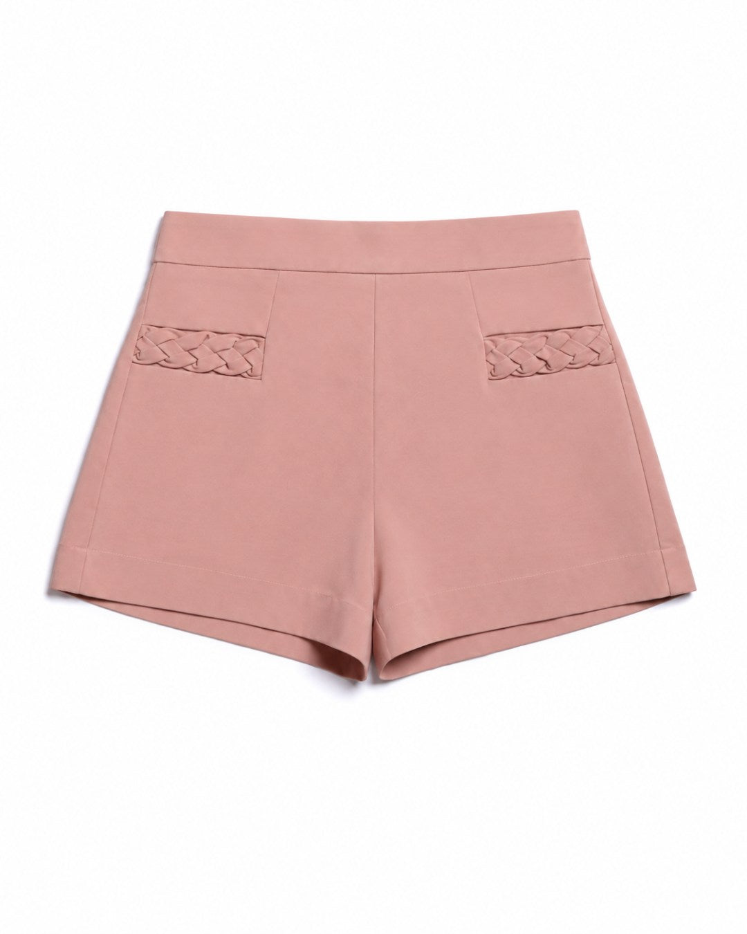 Short feminino de alfaiataria com detalhe trançado nos bolsos frontais