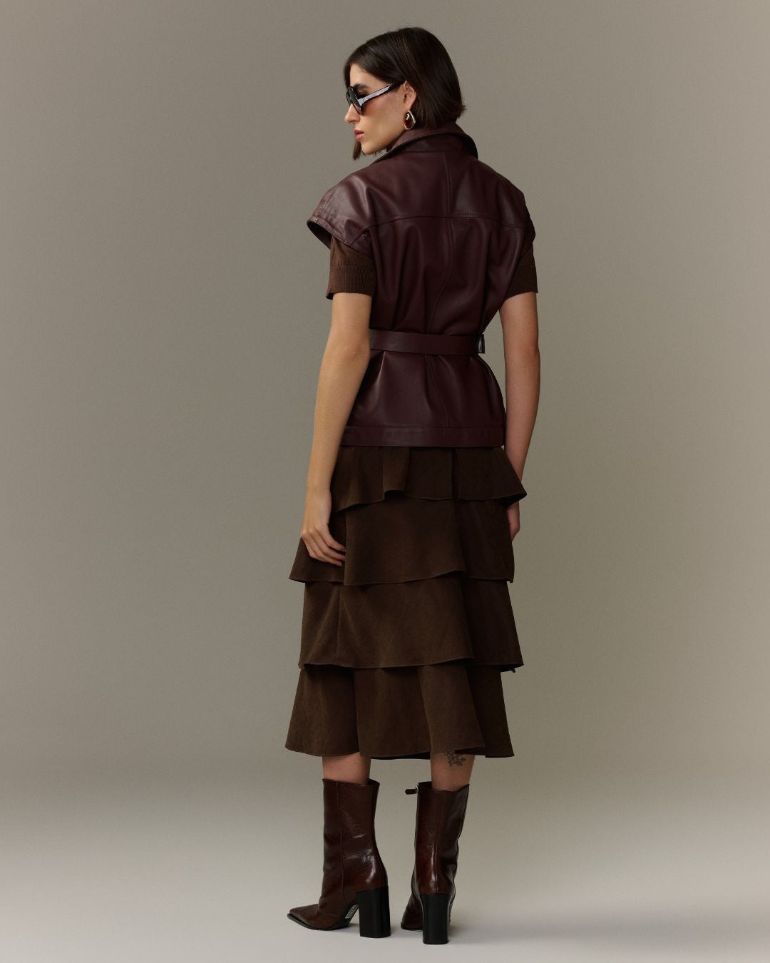 Colete feminino marrom em couro de cabra oversized