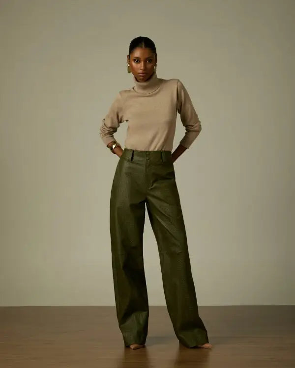 calça brenda couro musgo ammis moda