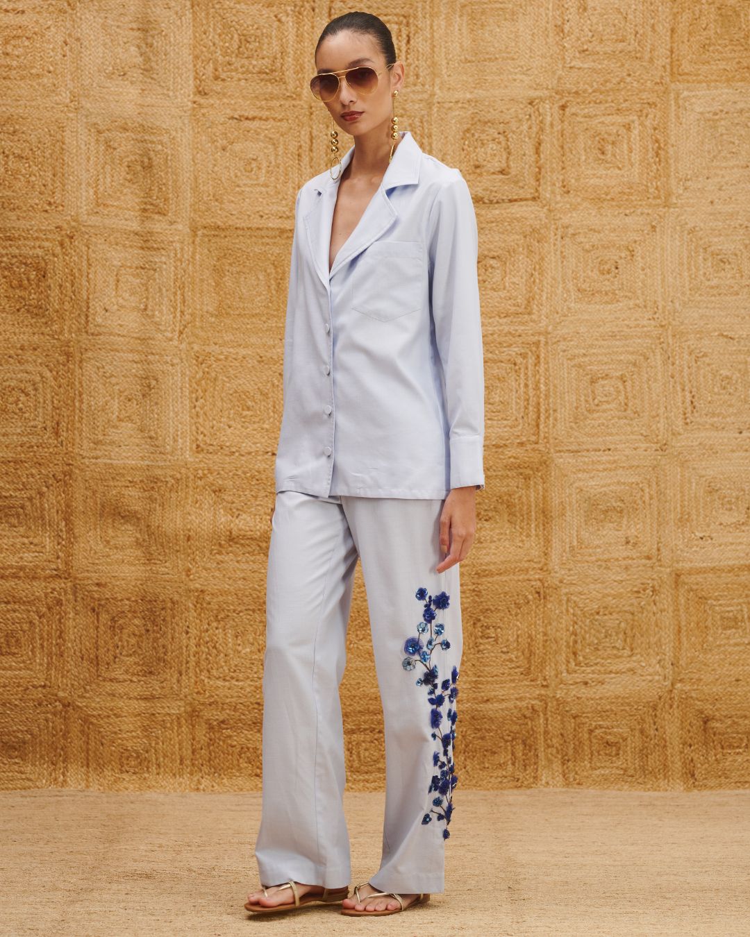 Calça feminina Ipê azul-marinho com bordado da AMMIS.