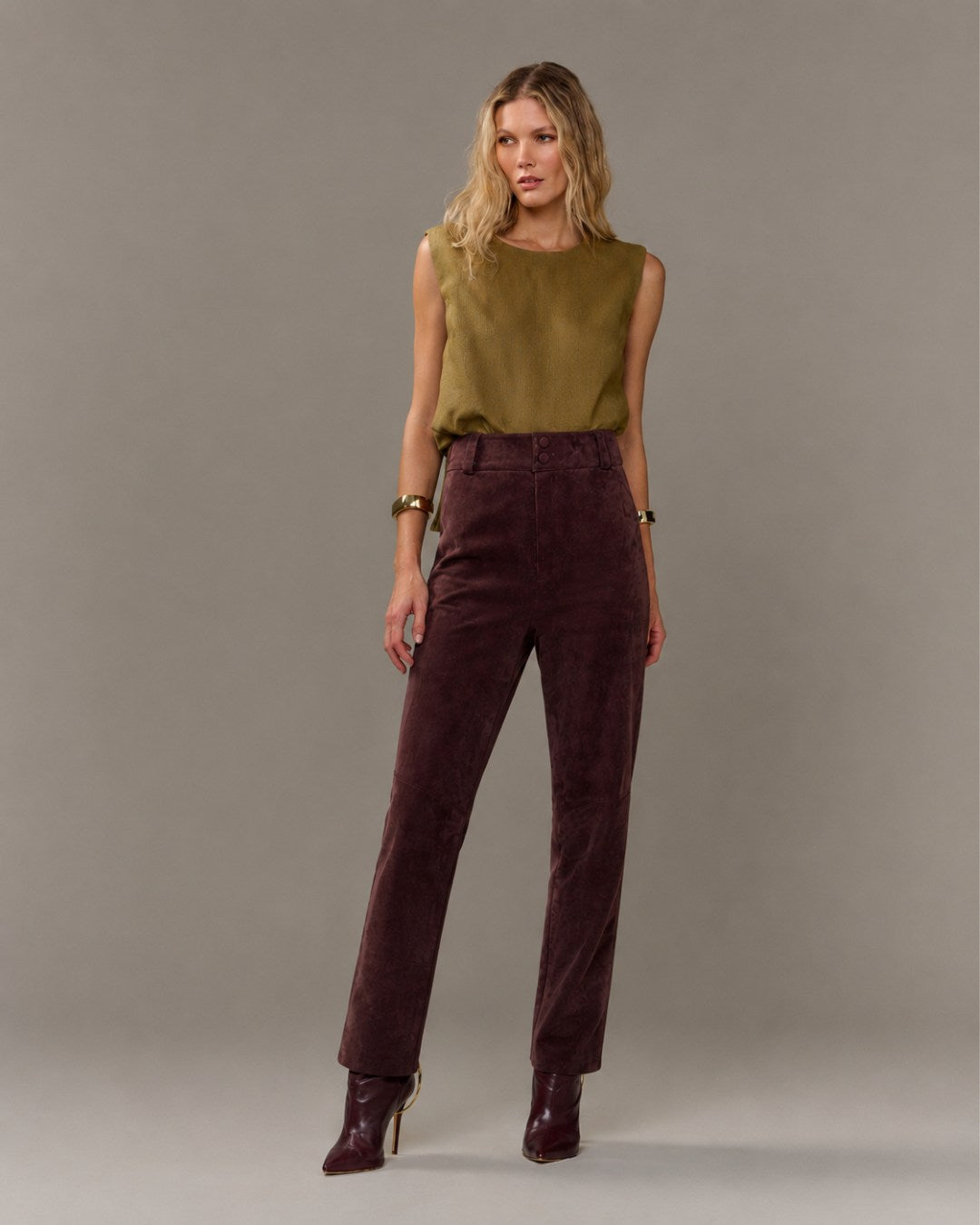 Calça feminina de couro vinho da Ammis