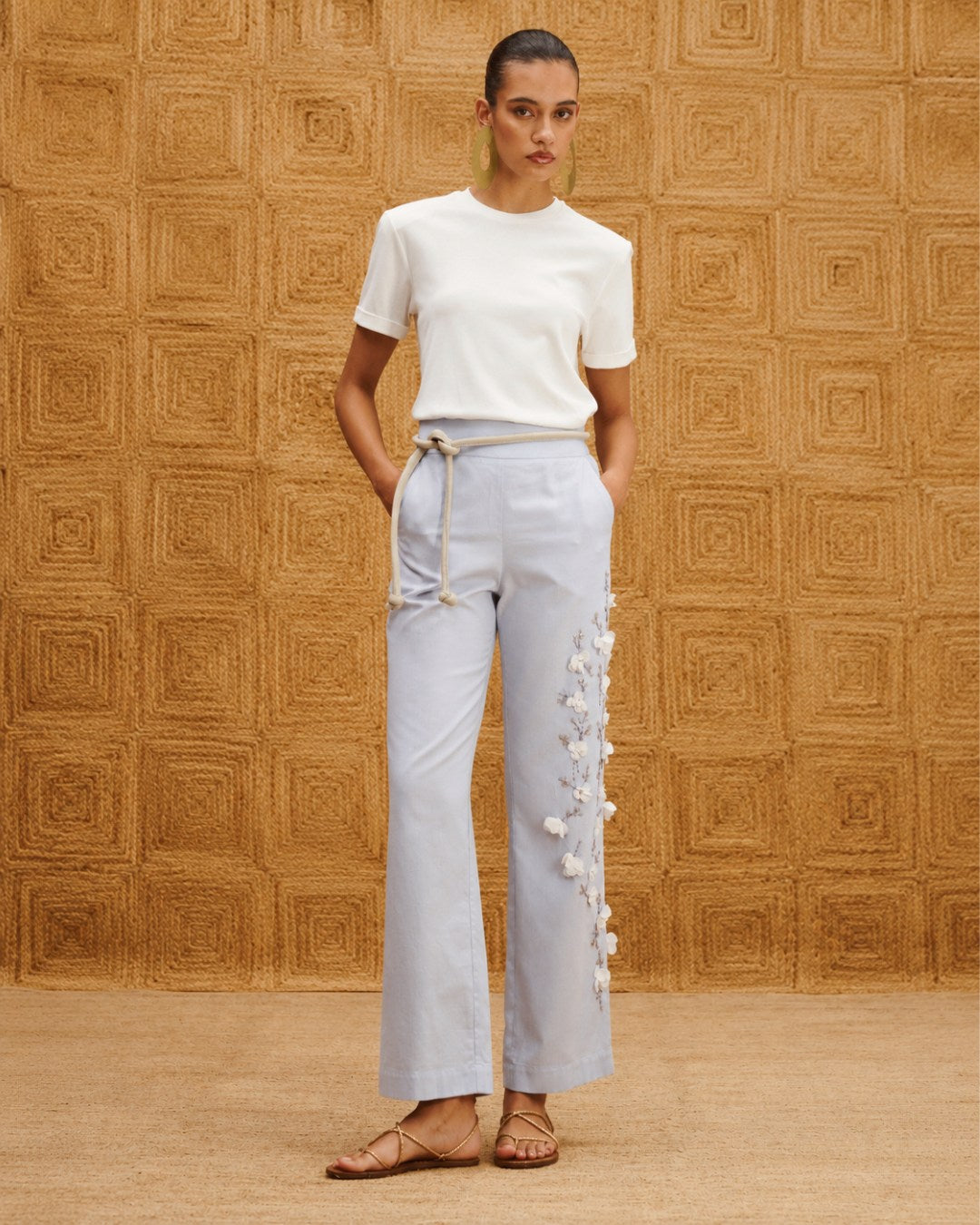 Calça feminina Ipê com bordado da AMMIS.
