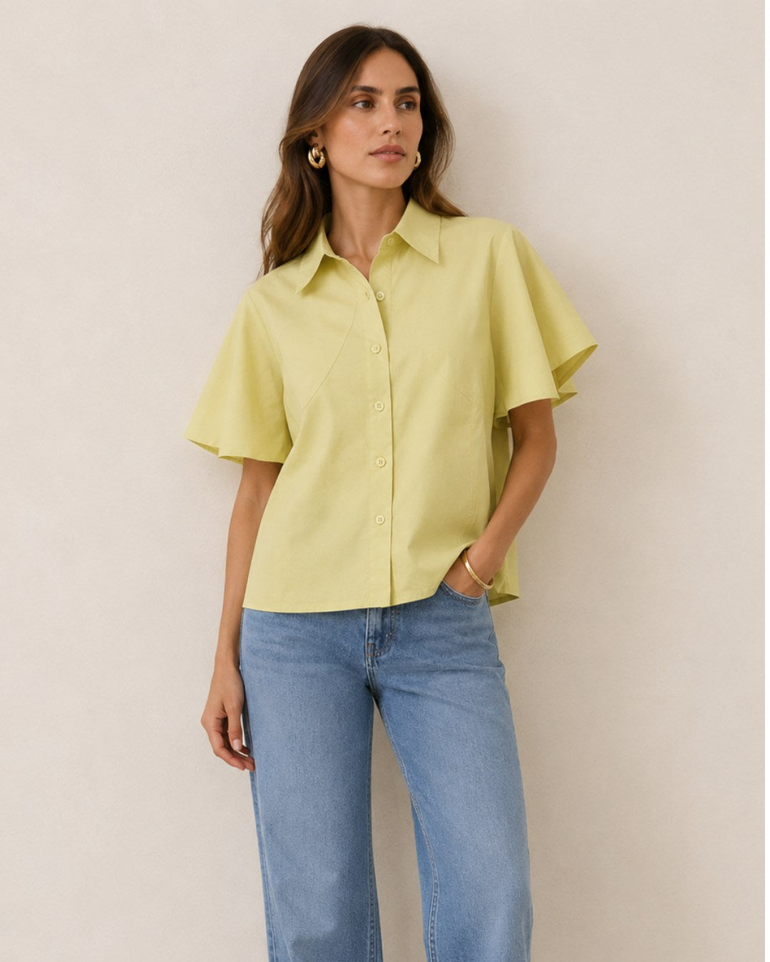 Blusa camisa feminina verde de manga curta ampla com gola e botões frontais AMMIS