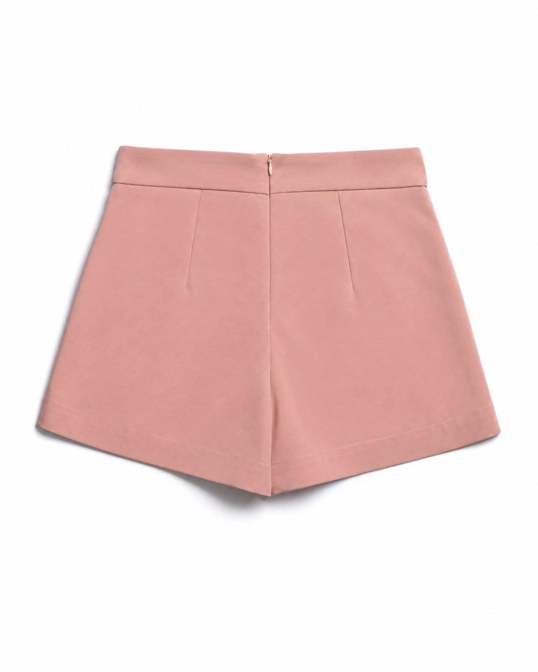 Short feminino de alfaiataria com detalhe trançado nos bolsos frontais