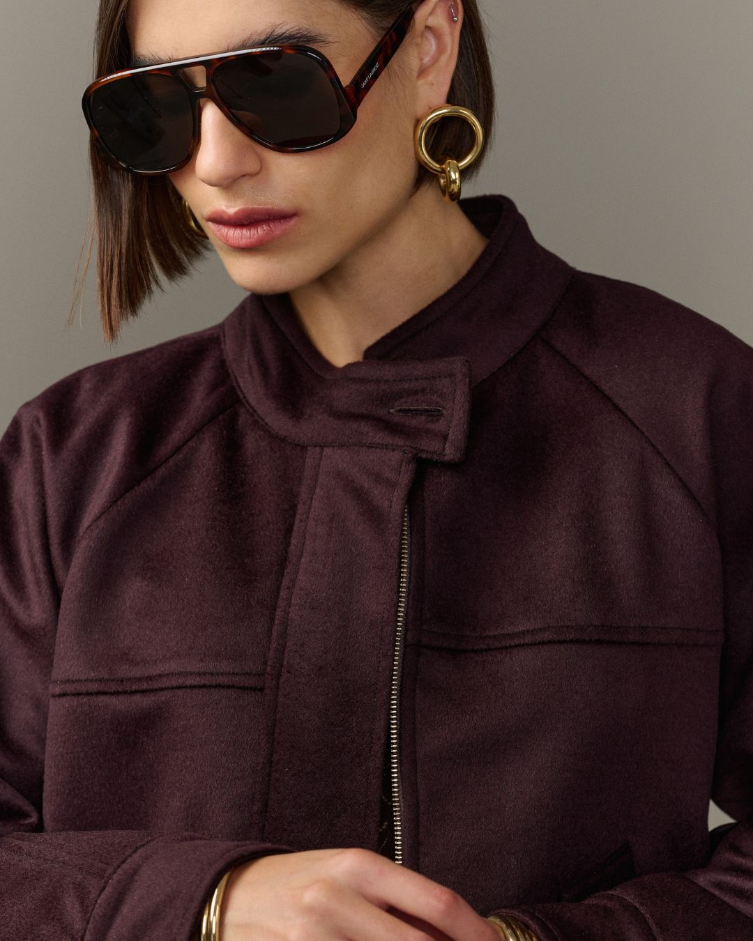 Jaqueta cropped feminina marrom em 100% lã com gola estruturada AMMIS