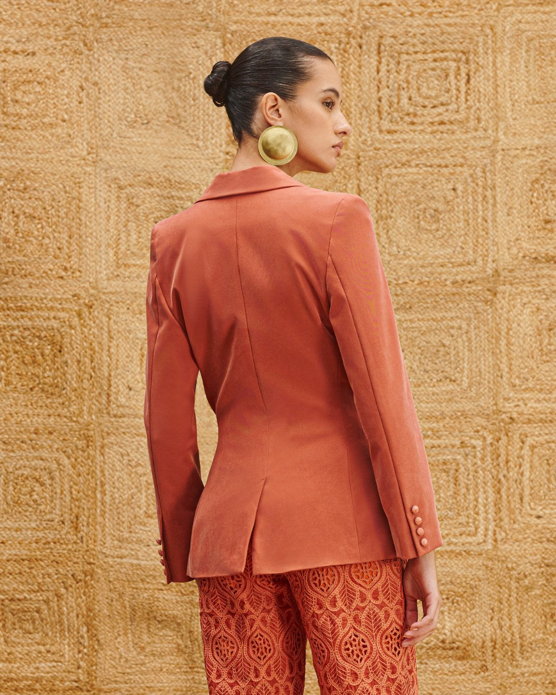 Blazer feminino transpassado com amarração lateral em couro AMMIS