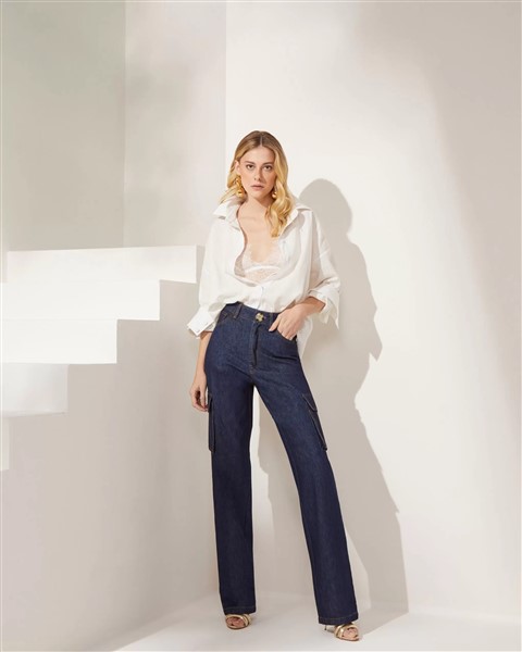 Elevando o estilo com a Calça Brunelli Jeans Escuro da Ammis Moda!