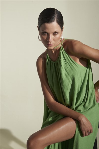 Descubra a versatilidade e elegância do Vestido Dai Verde da Ammis Moda!