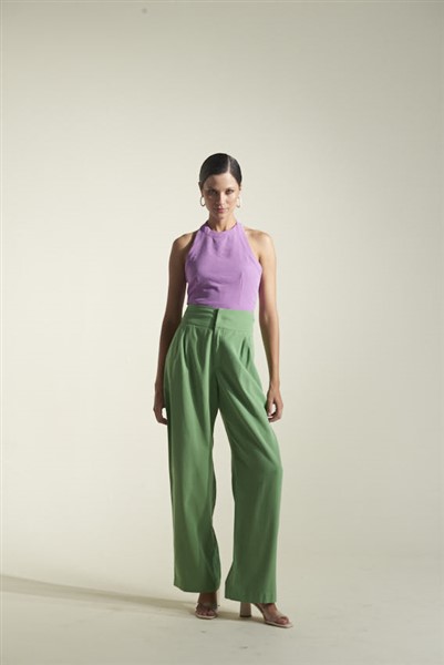 Calça Agnes Alfaiataria Verde: a peça essencial para um visual elegante e sofisticado!